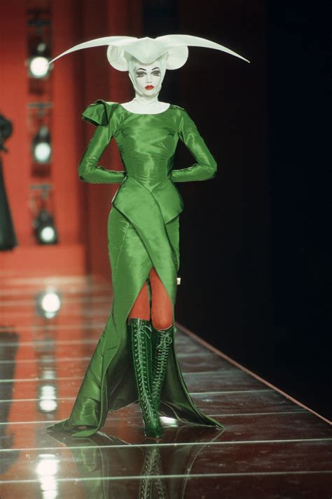 christian dior haute couture fall winter 2000|Christian Dior fashion show 2000.